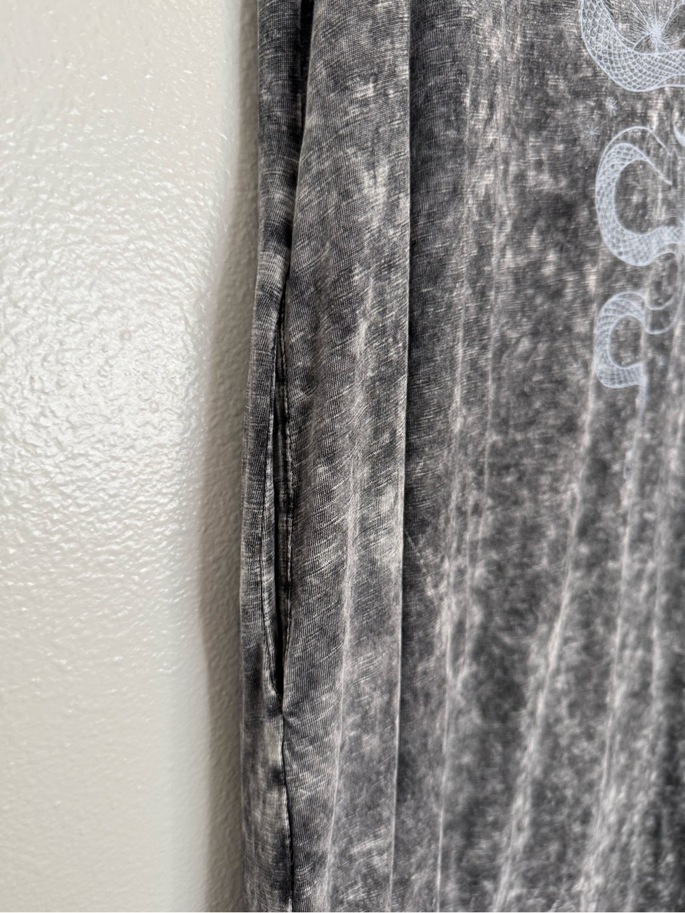 Torrid - Jersey Black Mineral Wash Snake Flower Short Sleeve Tee Shirt Dress 1X - Picture 8 of 11
